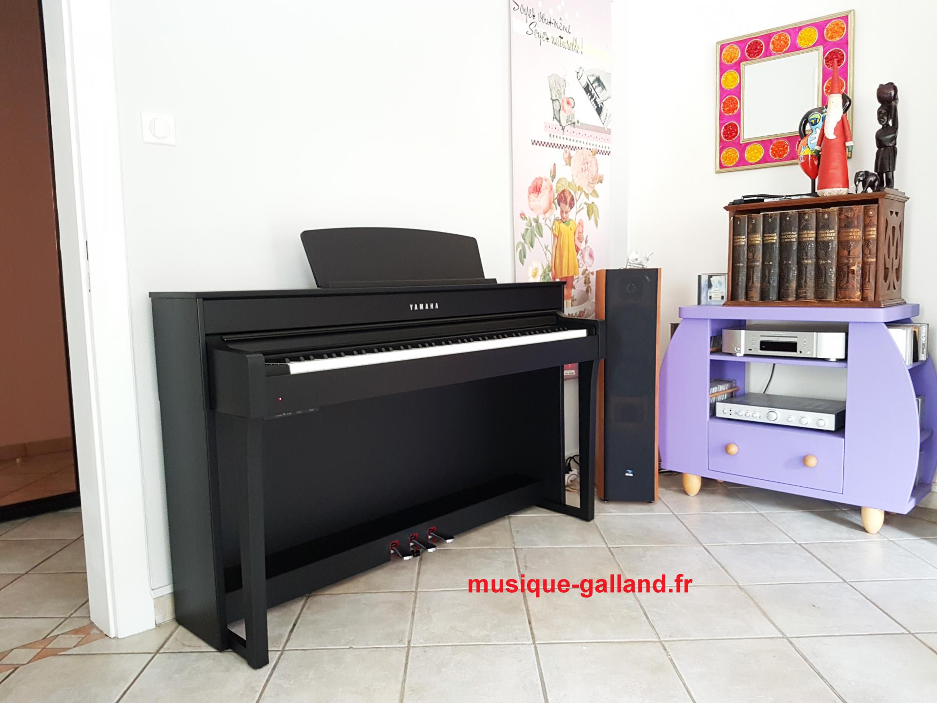 Piano numérique Yamaha Clavinova CLP-735 WH