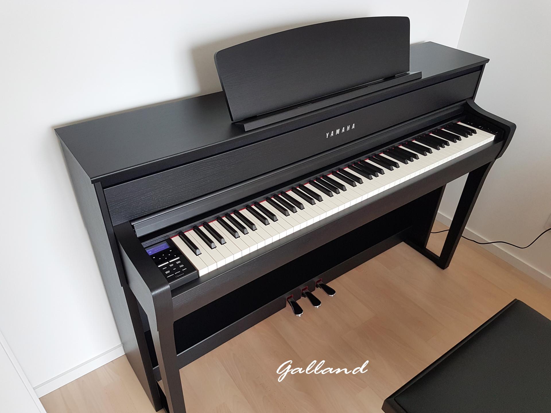 Piano numérique YAMAHA CLP775-B CLAVINOVA finition noir avec touches bois